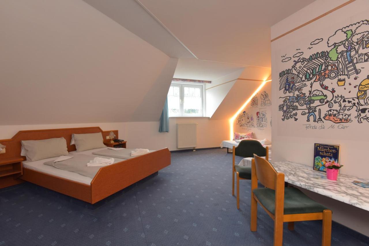 Waldhotel Feldbachtal Нойхаус ам Ренвег Екстериор снимка