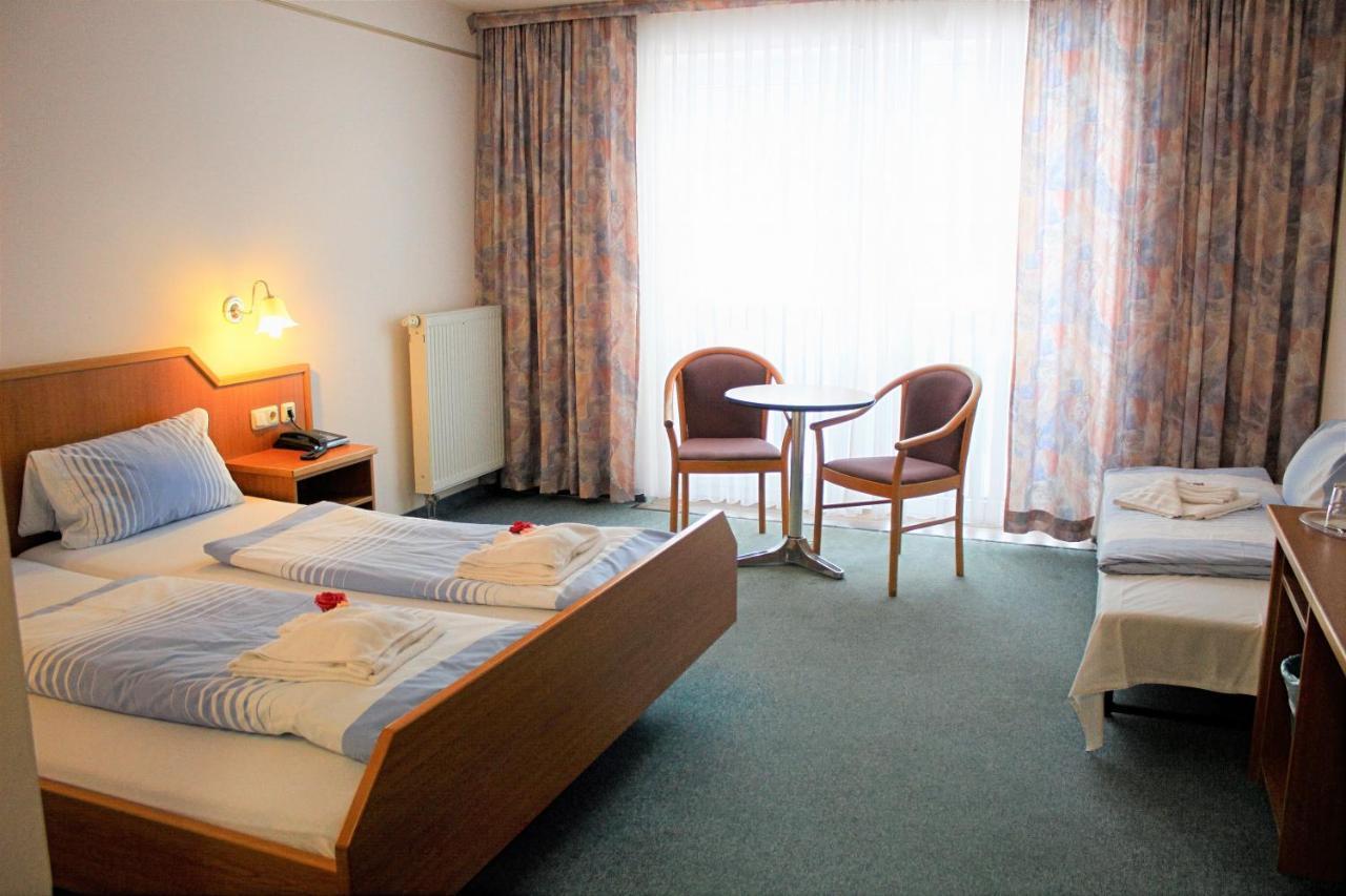 Waldhotel Feldbachtal Нойхаус ам Ренвег Екстериор снимка