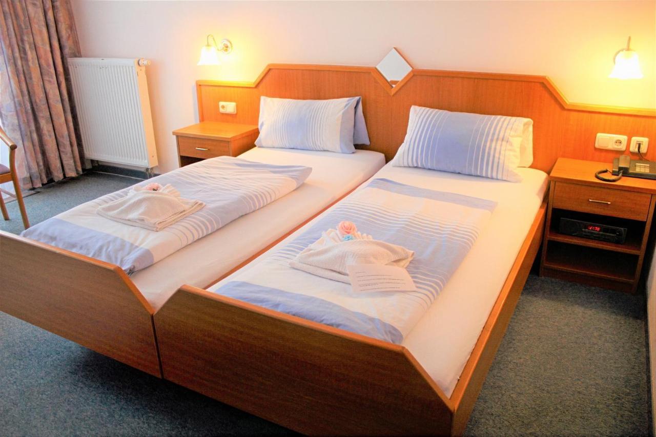 Waldhotel Feldbachtal Нойхаус ам Ренвег Екстериор снимка