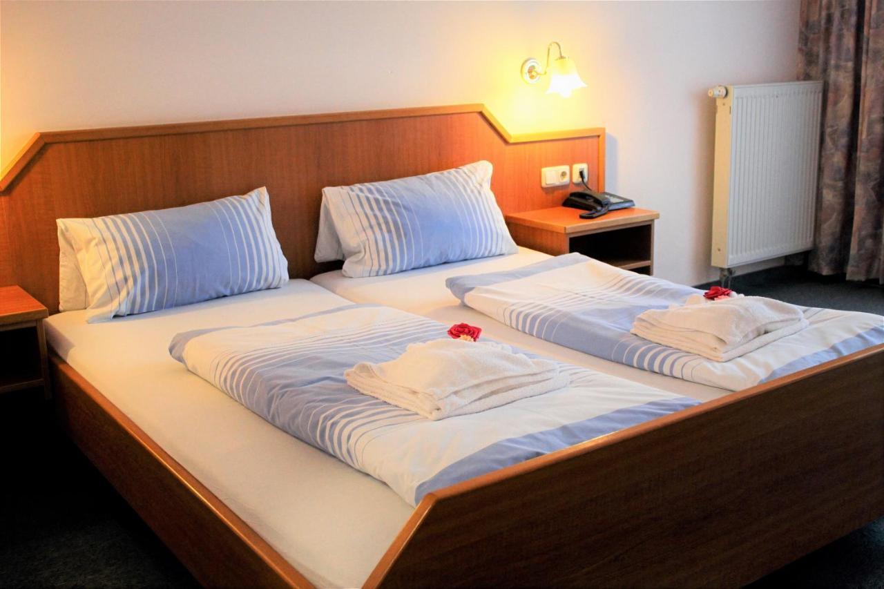 Waldhotel Feldbachtal Нойхаус ам Ренвег Екстериор снимка
