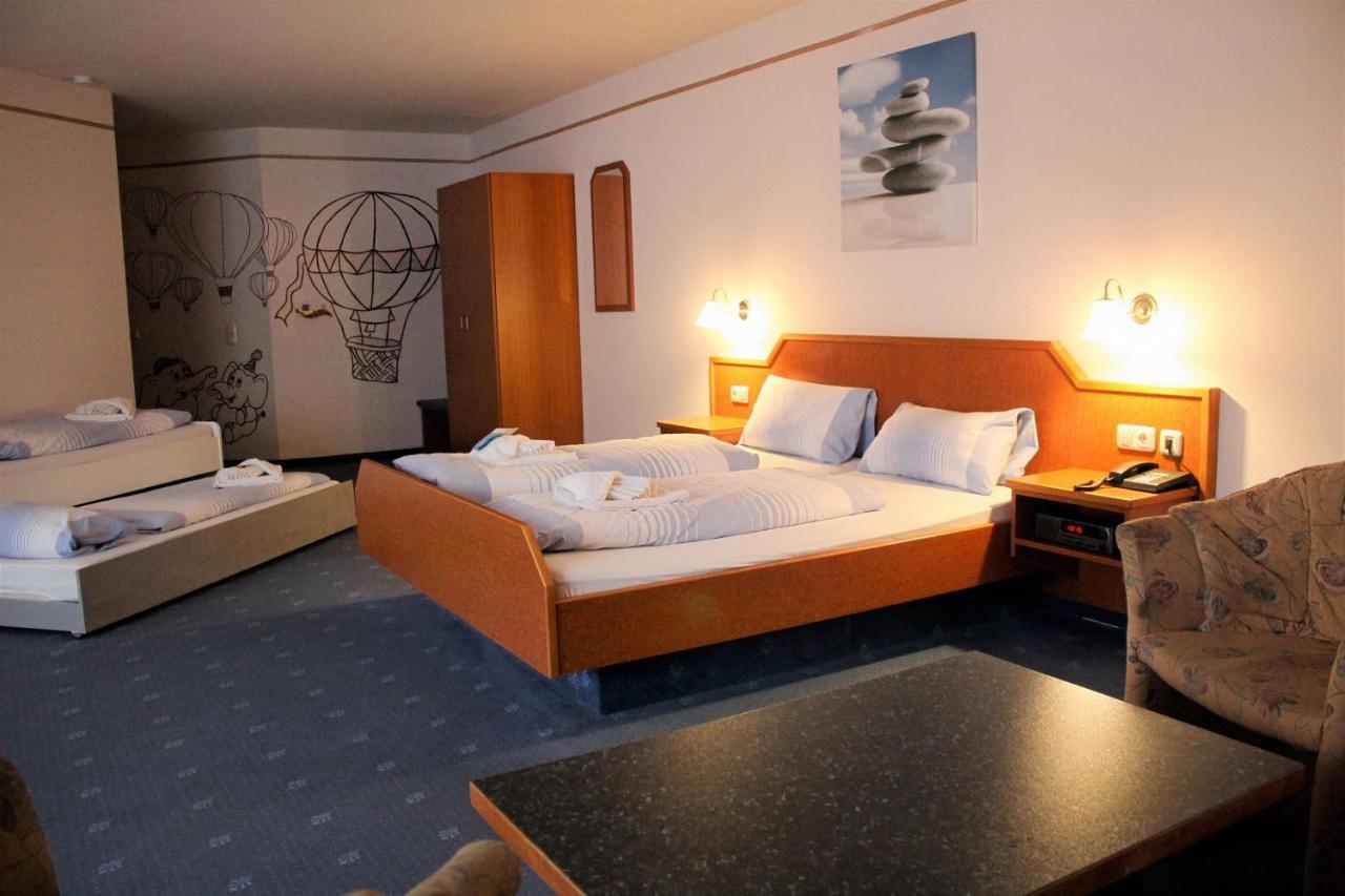 Waldhotel Feldbachtal Нойхаус ам Ренвег Екстериор снимка